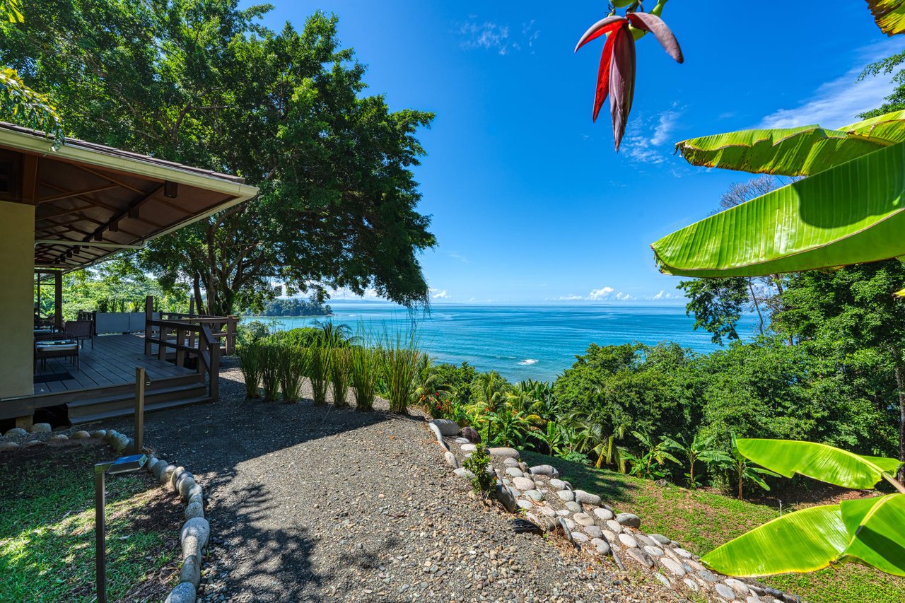 Boutique Hotel Overlooking the Pacific Ocean