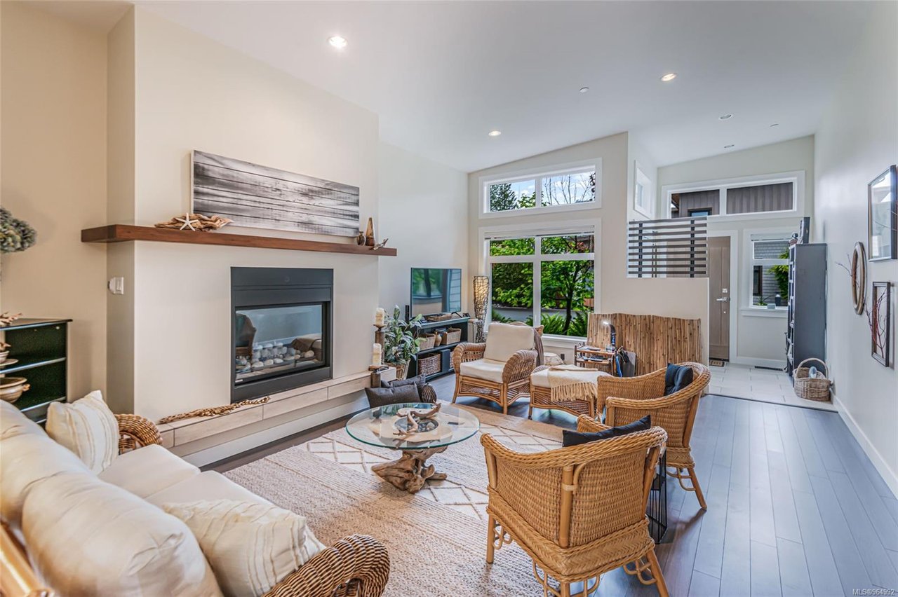 1-220 McVickers St
