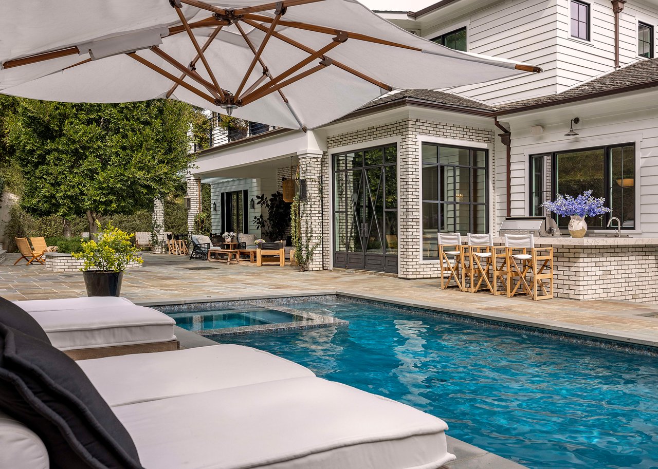 2333 Mandeville Canyon Rd