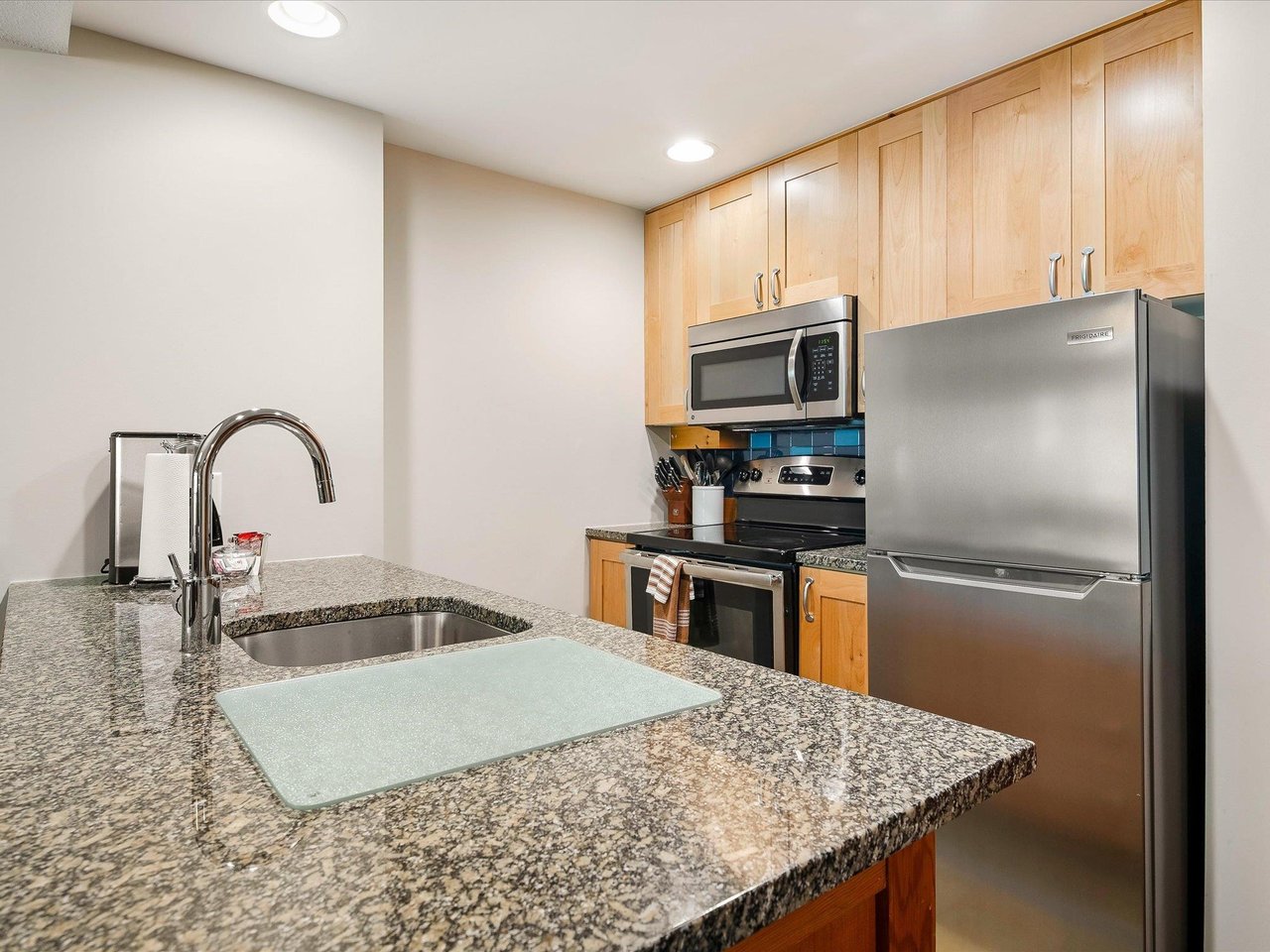 634C-2036 London Ln