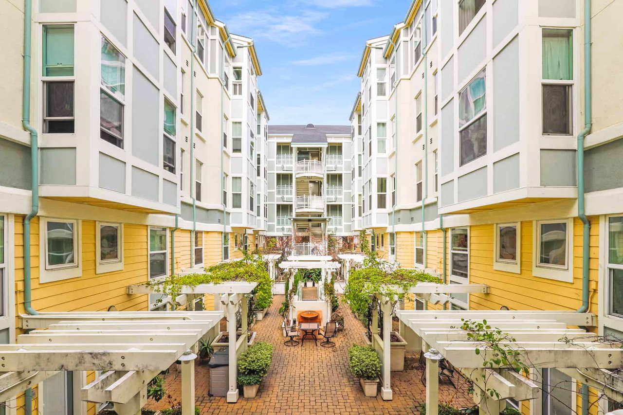 3rd Floor Condo in Downtown Oakland Ready to Show