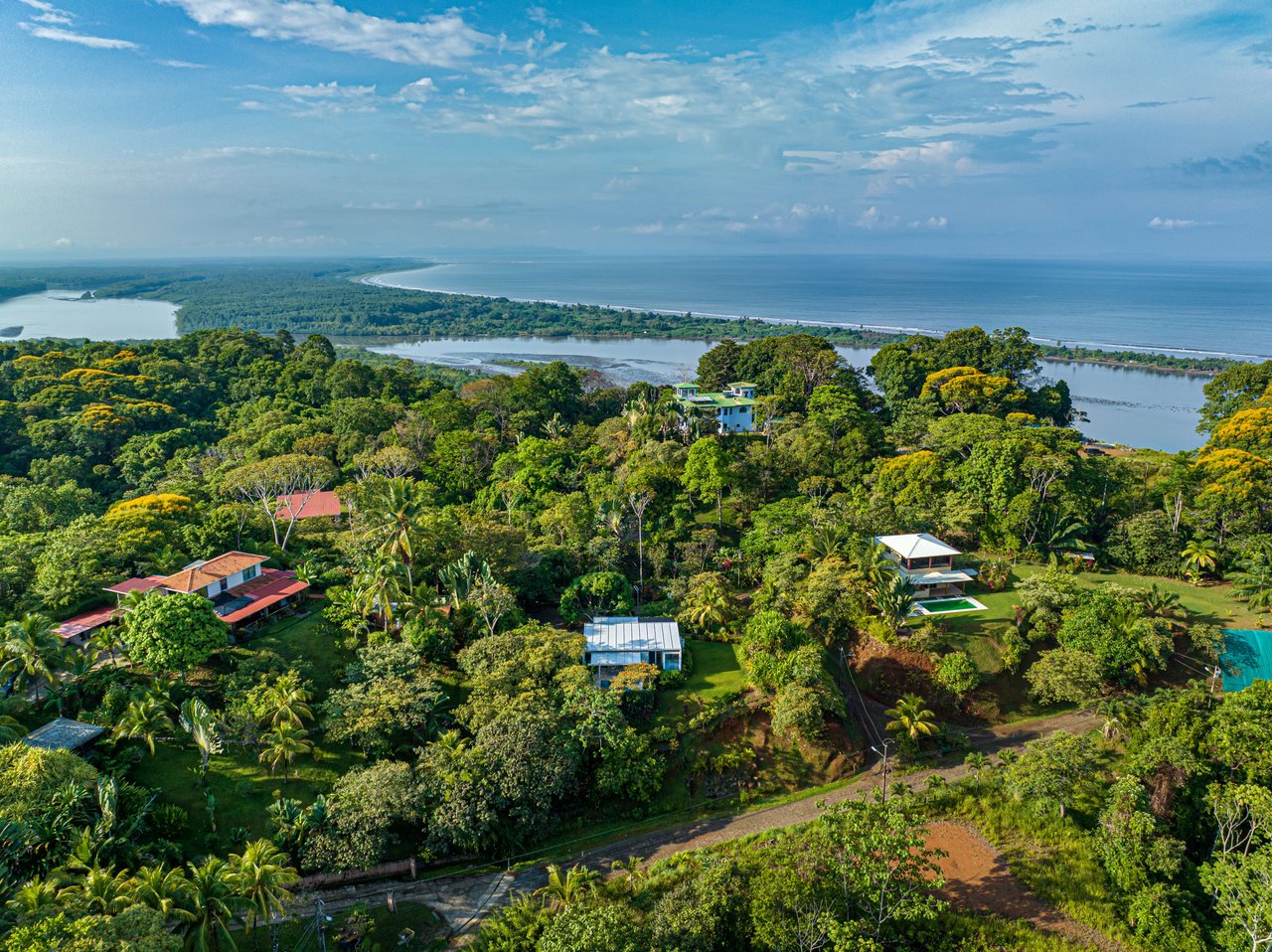 Casa Las Palmeras, Stunning Mountain and Ocean View Home