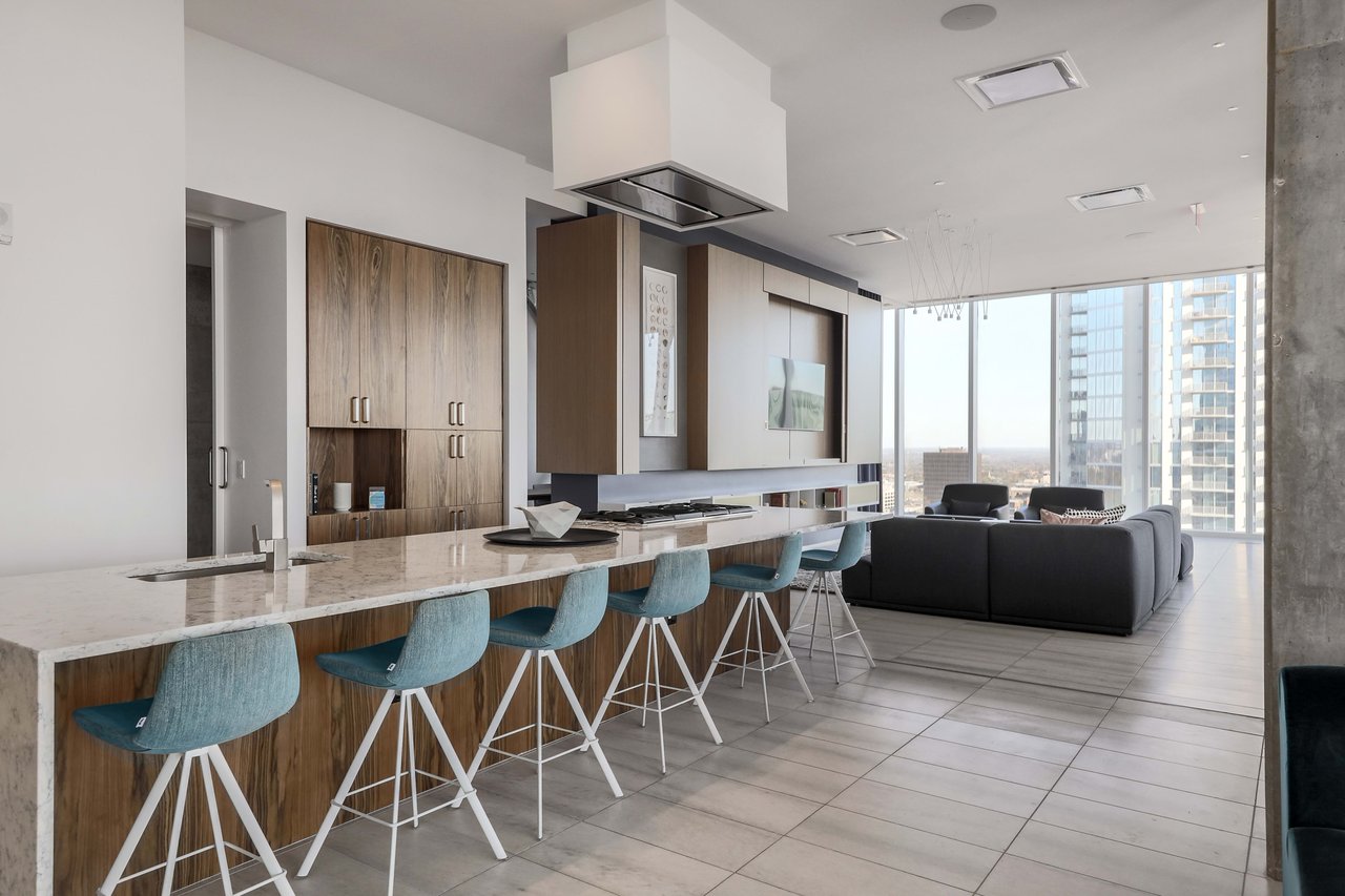 301 W Ave