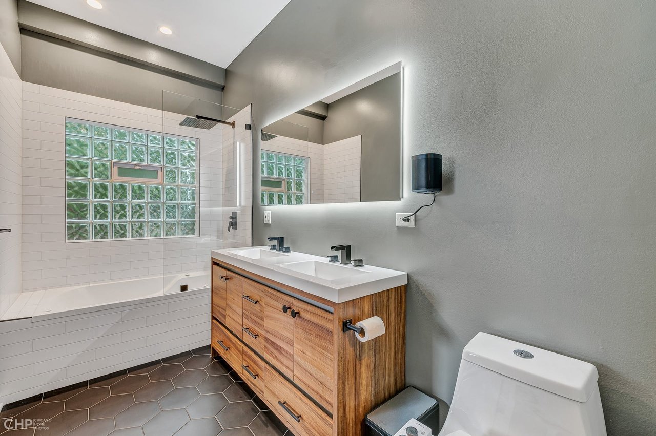 2139 N DAMEN  Avenue, Unit 3