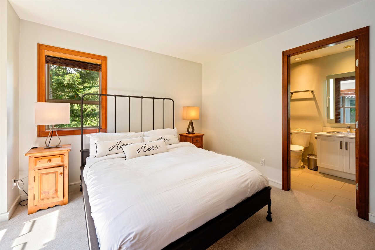 4-4661 Blackcomb Wy