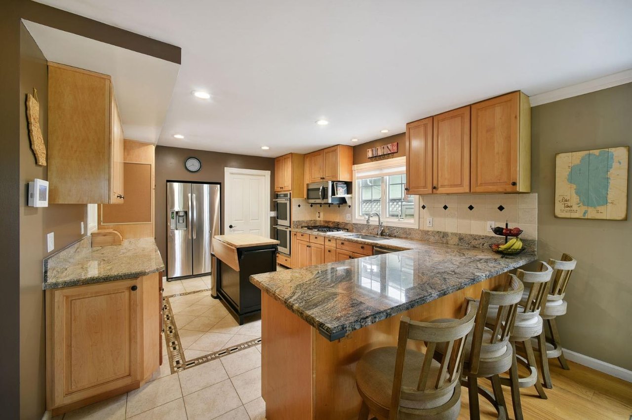 1091 Manzanita Dr