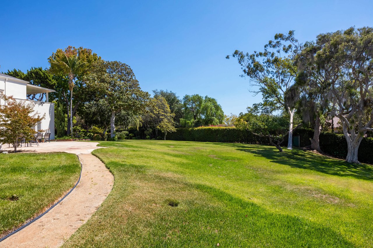 Legendary Colonial in Brentwood