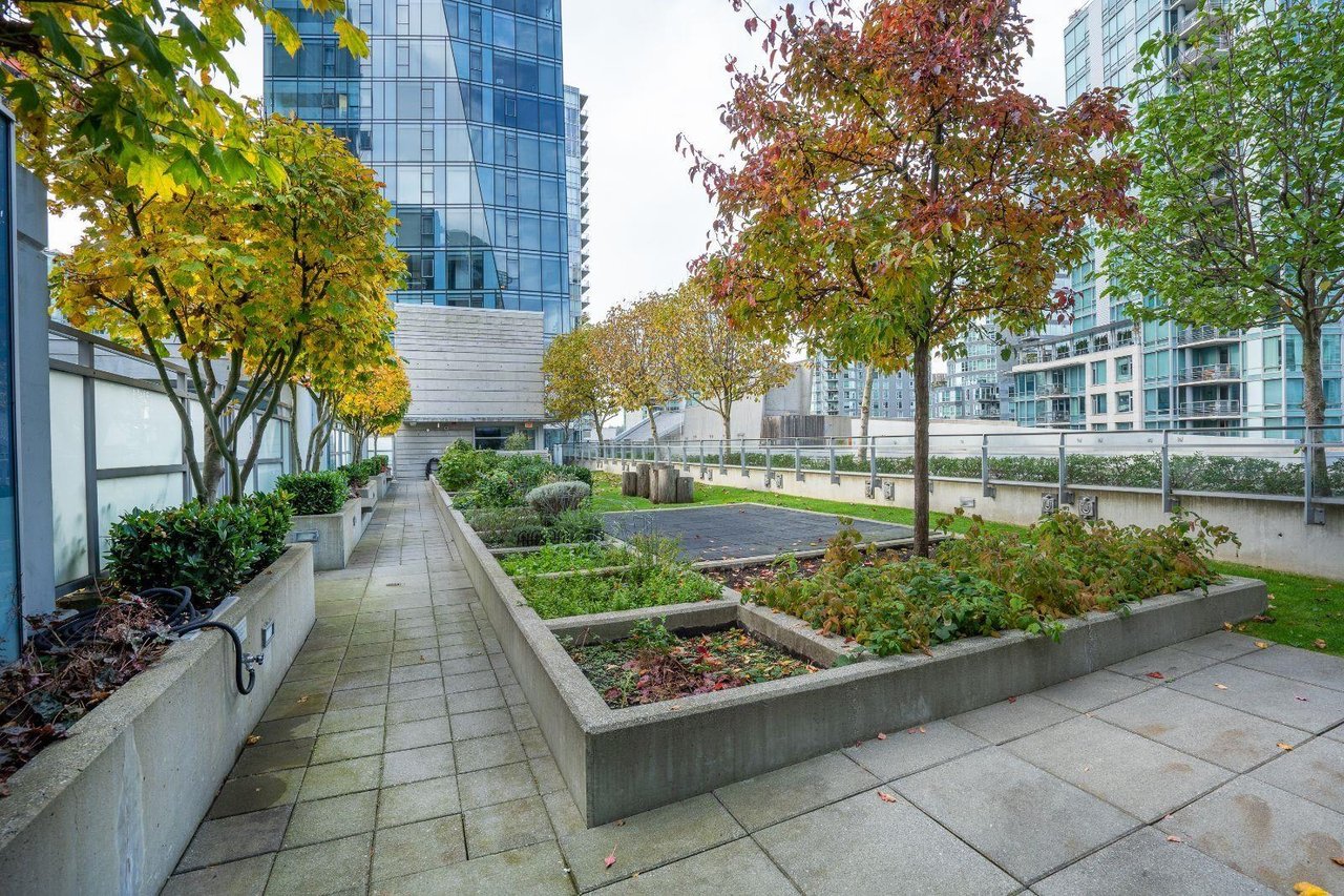 BURNABY LUXURY 