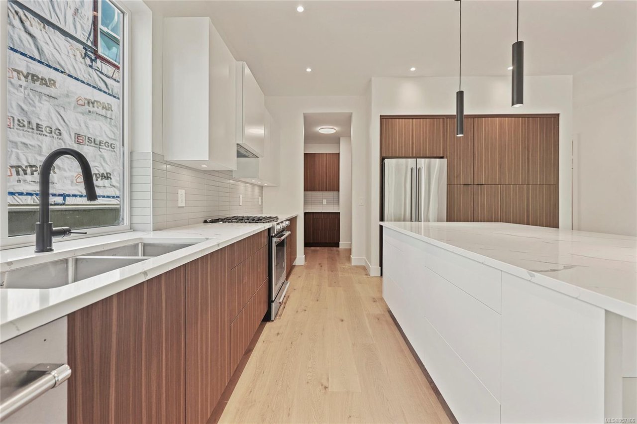 3913 Olympian Wy