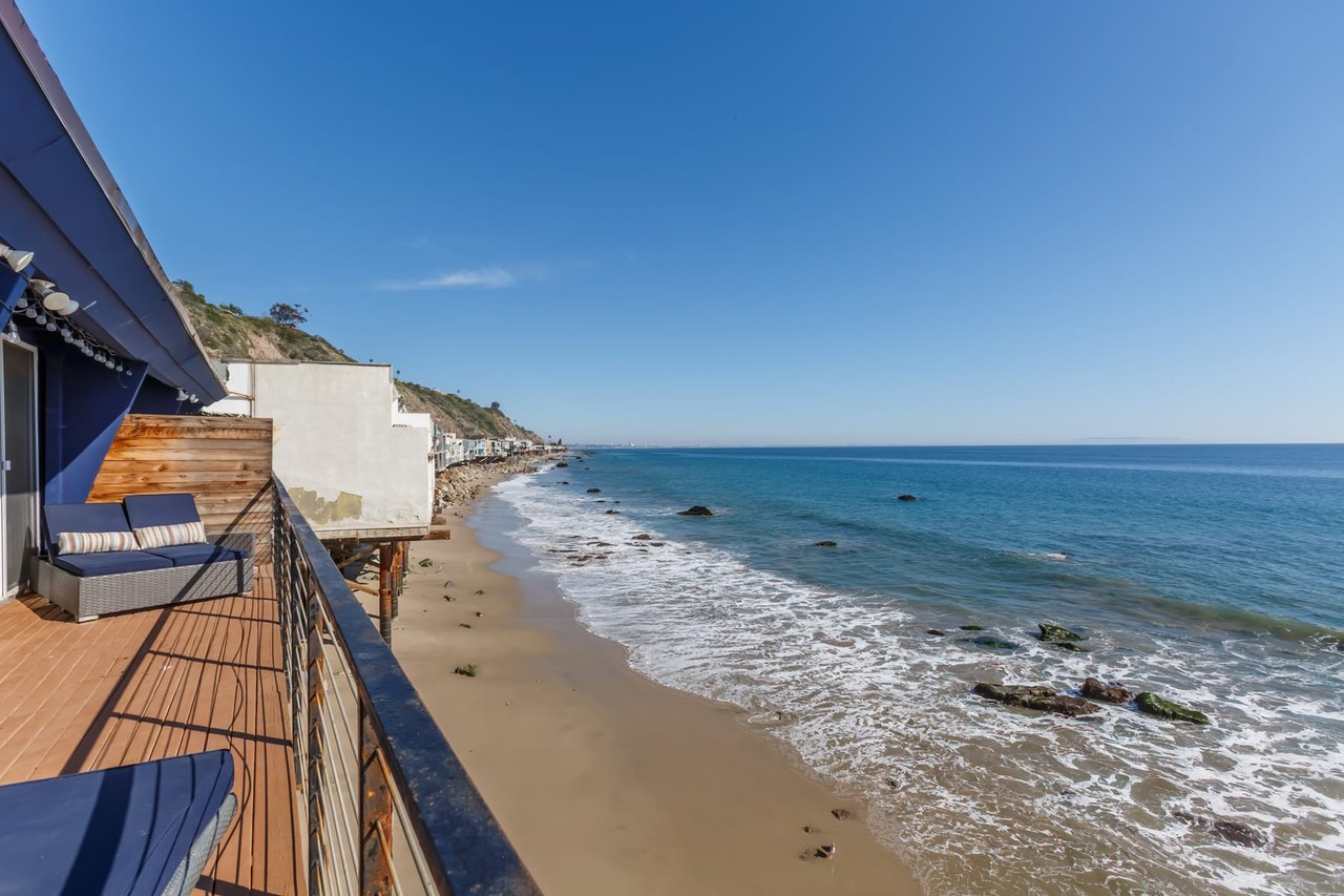 MALIBU BEACH HOUSE 50