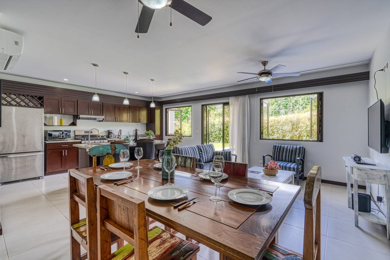 3 BEDROOM MODERN HOME WITH POOL WALKING DISTANCE TO EVERYTHING IN UVITA