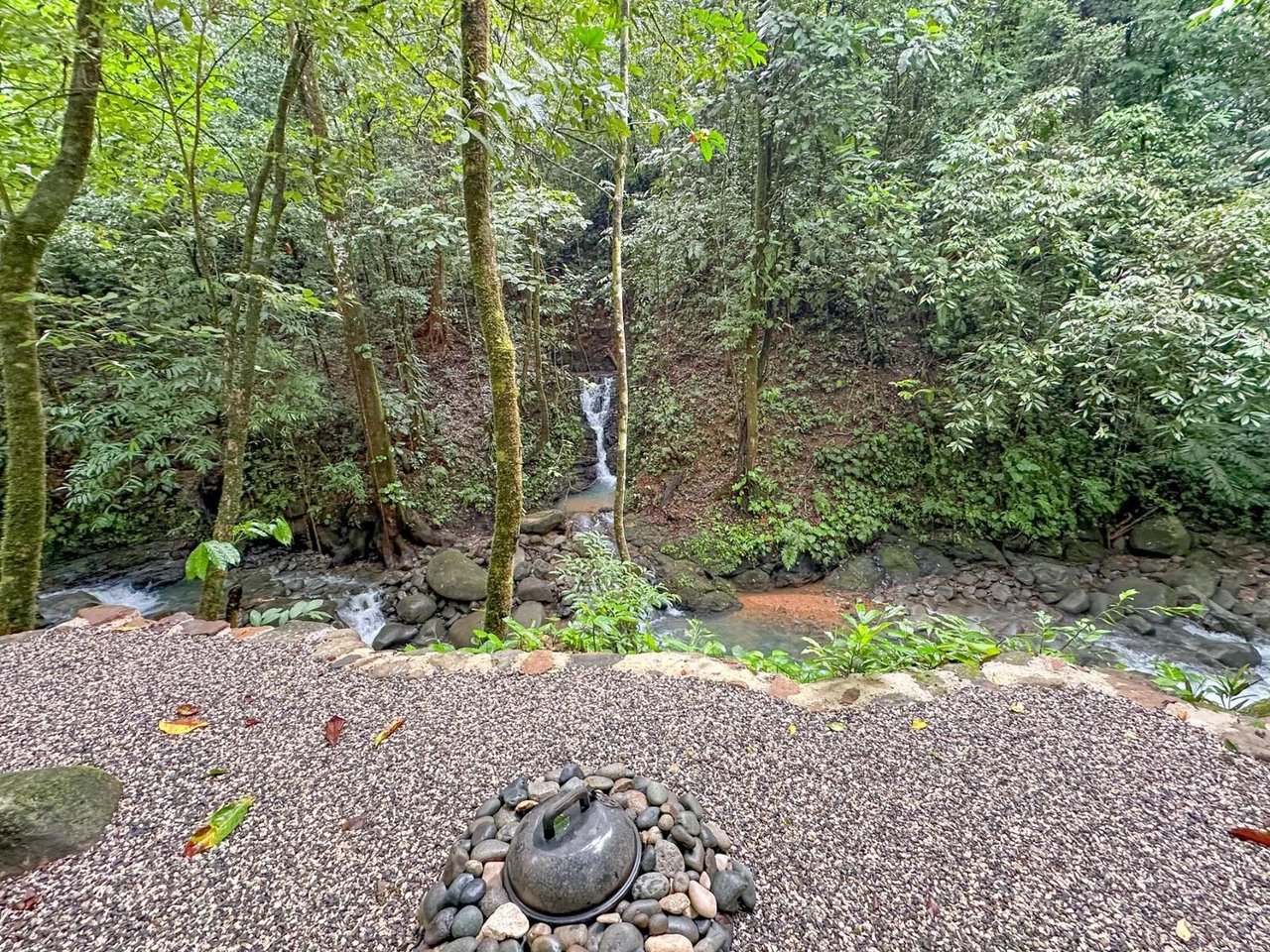 Private Waterfall Jungle Villa, Ojochal, Puntarenas