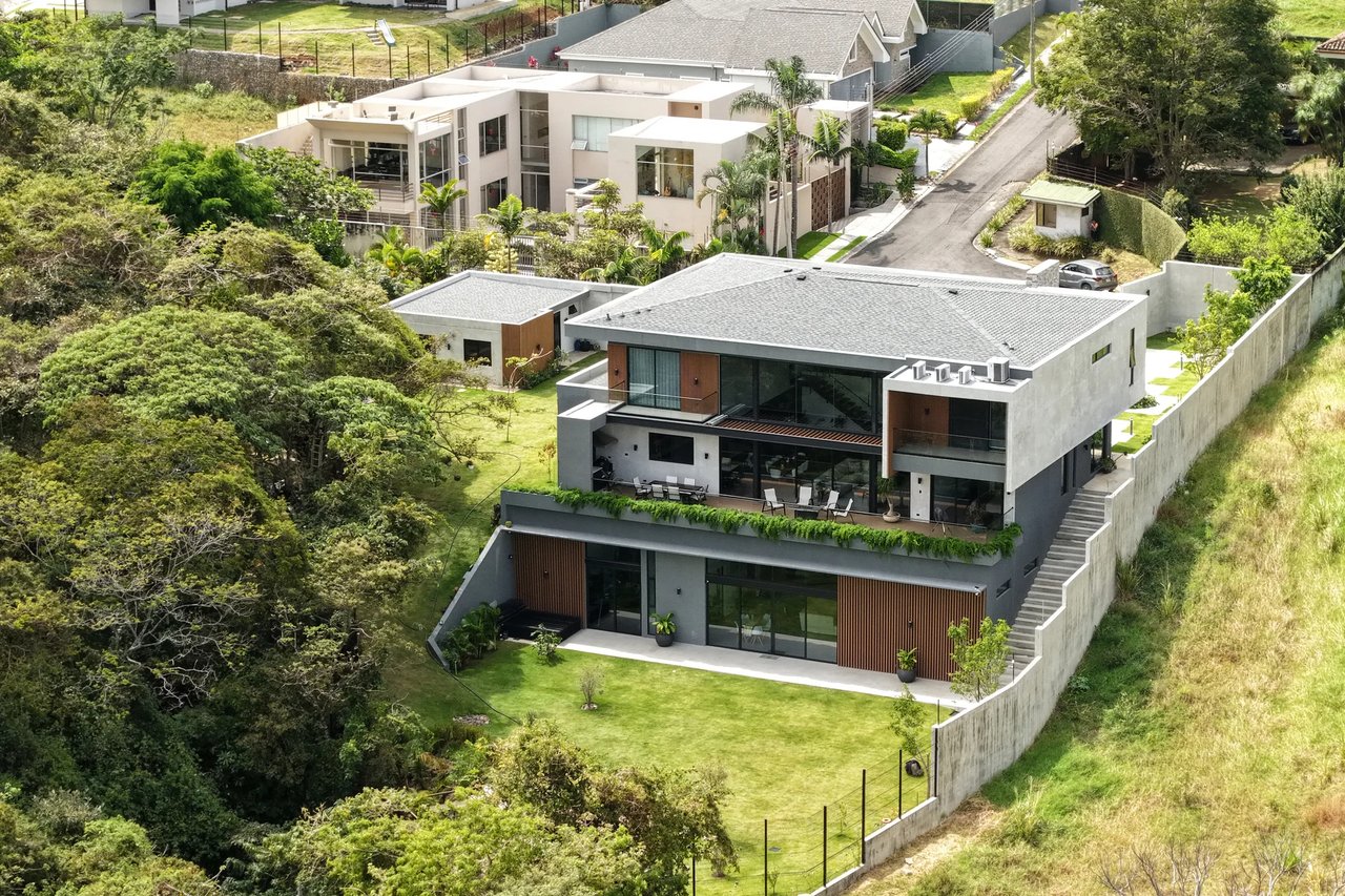 Panoramic City View Estate Home, Escazu, San Jose