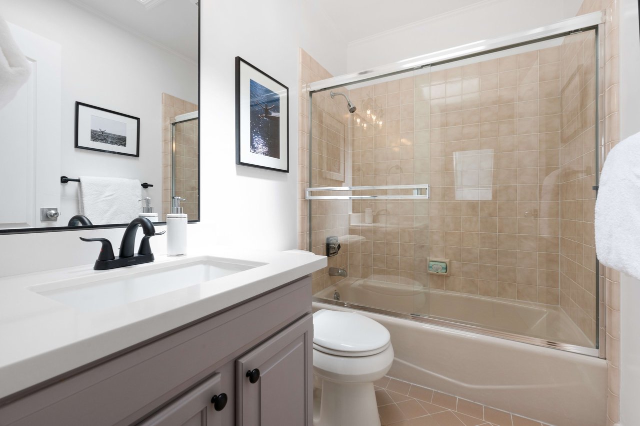 Sweeping Views In Sunnyside