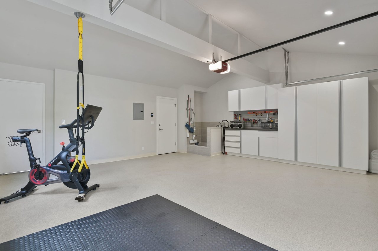 33 Bonnie Brae Dr