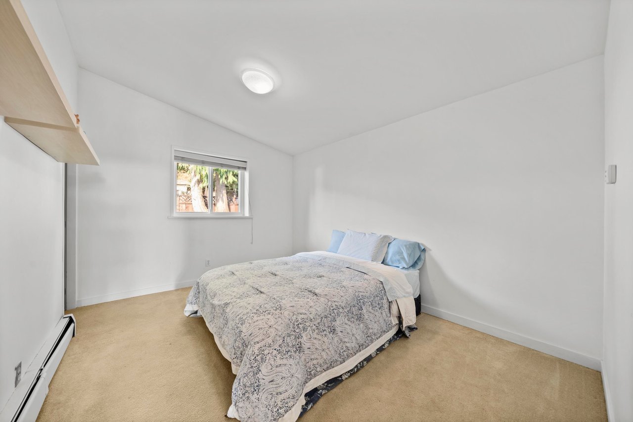 1793 View St