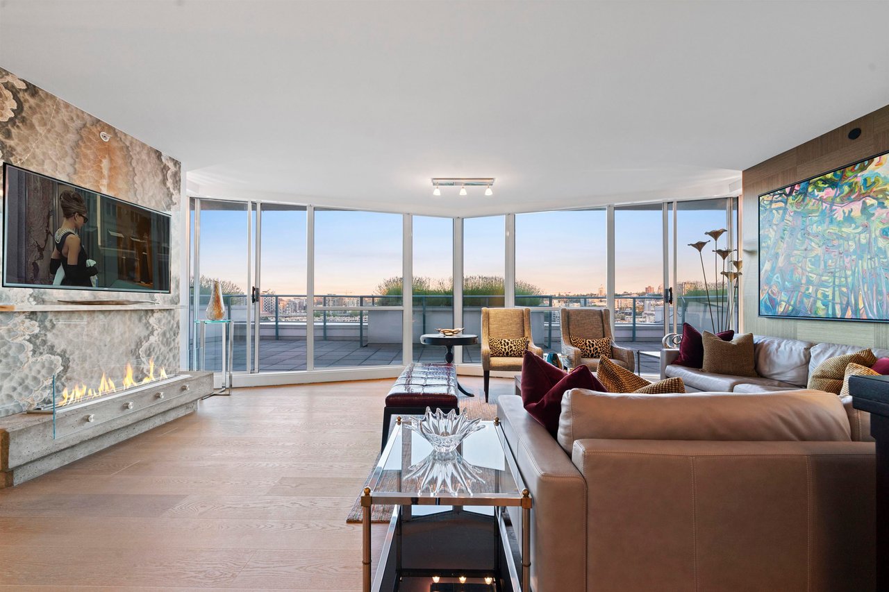 1006-1288 Marinaside Cres