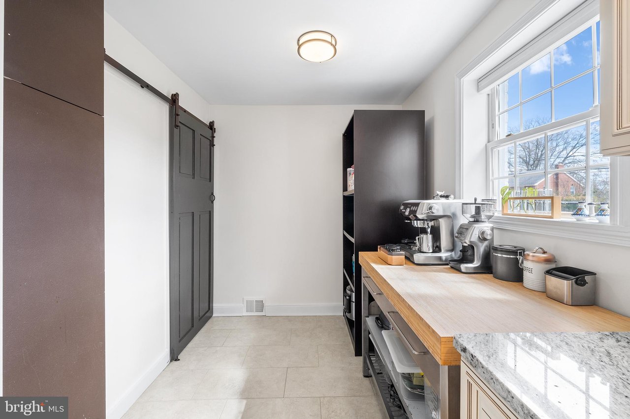 141 Barrie Rd