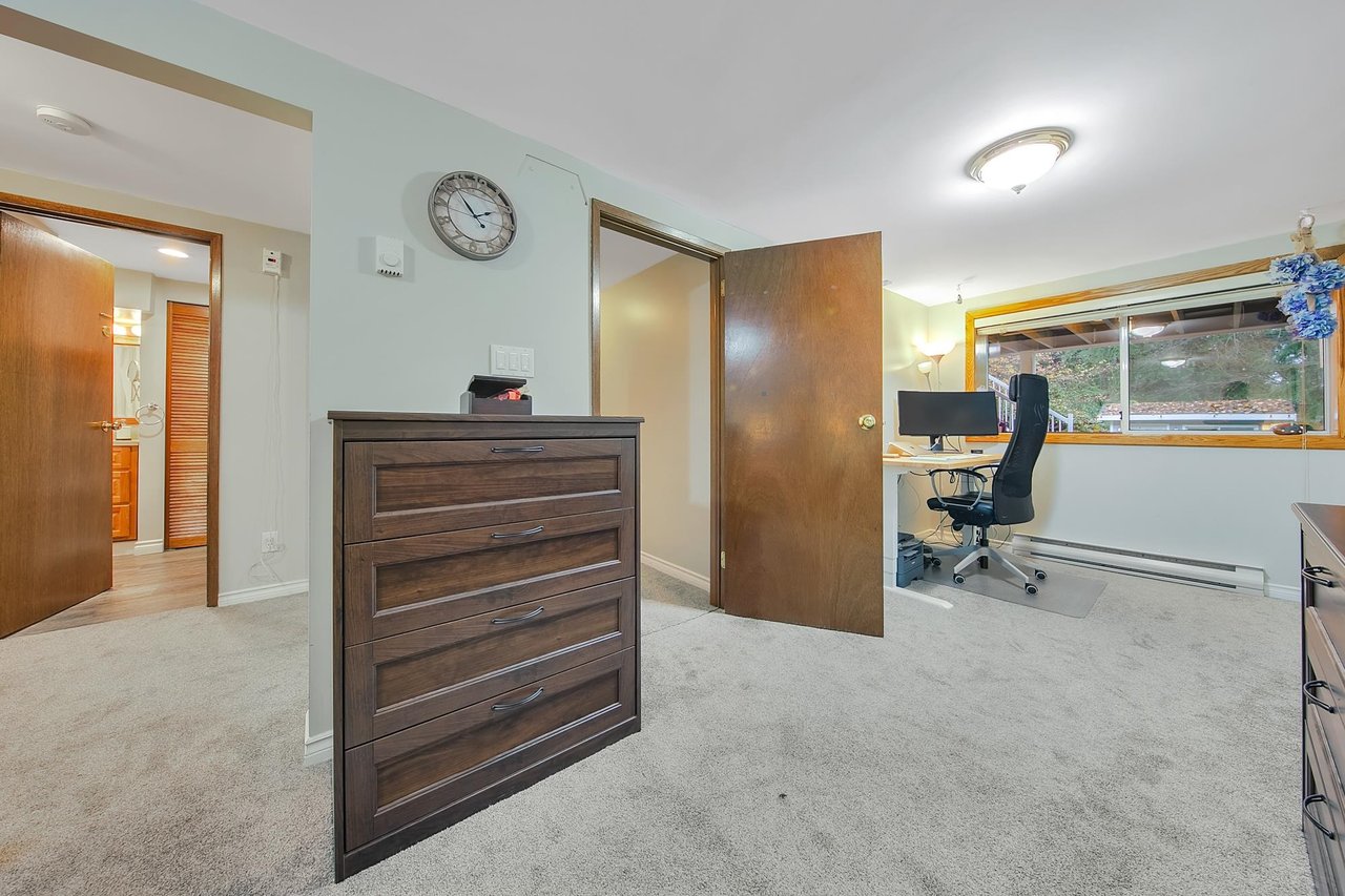 1650 Deep Cove Rd
