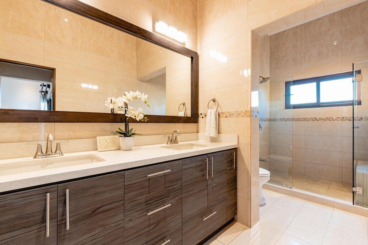 Luxury 6 BR Villa in Flamingo, Incredible Views | Starting At $1,350.00 Daily