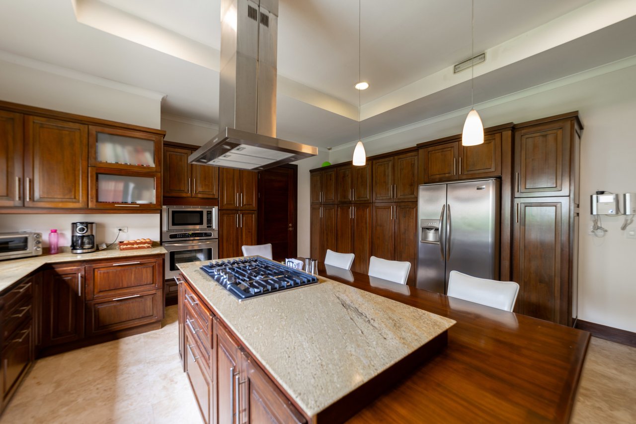City Family Home, Escazu, San Jose