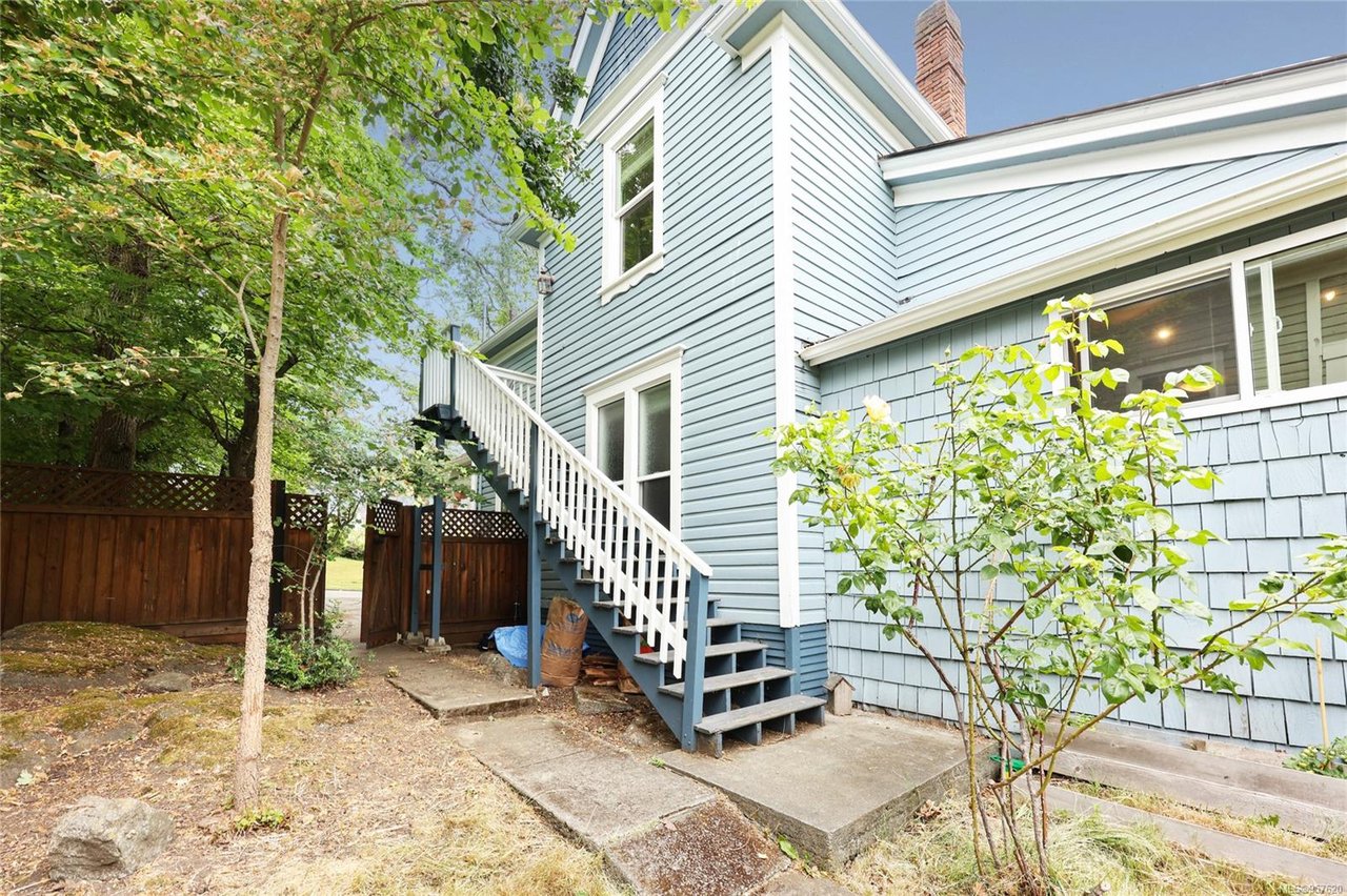 1335 Stanley Ave