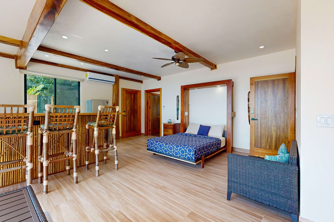 Villa Flor de La Vida, a Luxury 4 Bedroom Ocean View Home in Dominical!