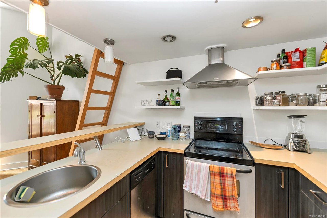 203-562 Yates St, Victoria
