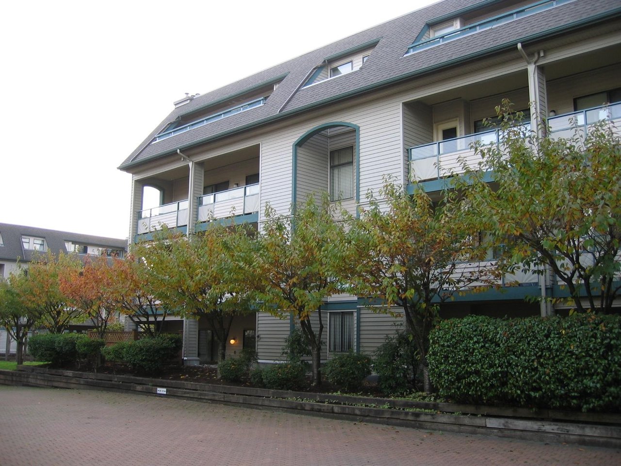 409-2925 Glen Dr