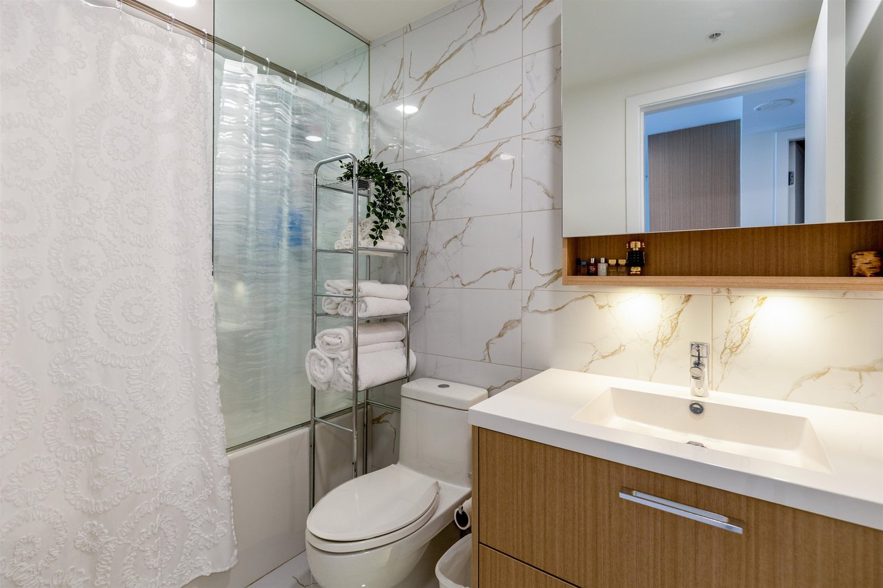 1203-5580 No. 3 Rd