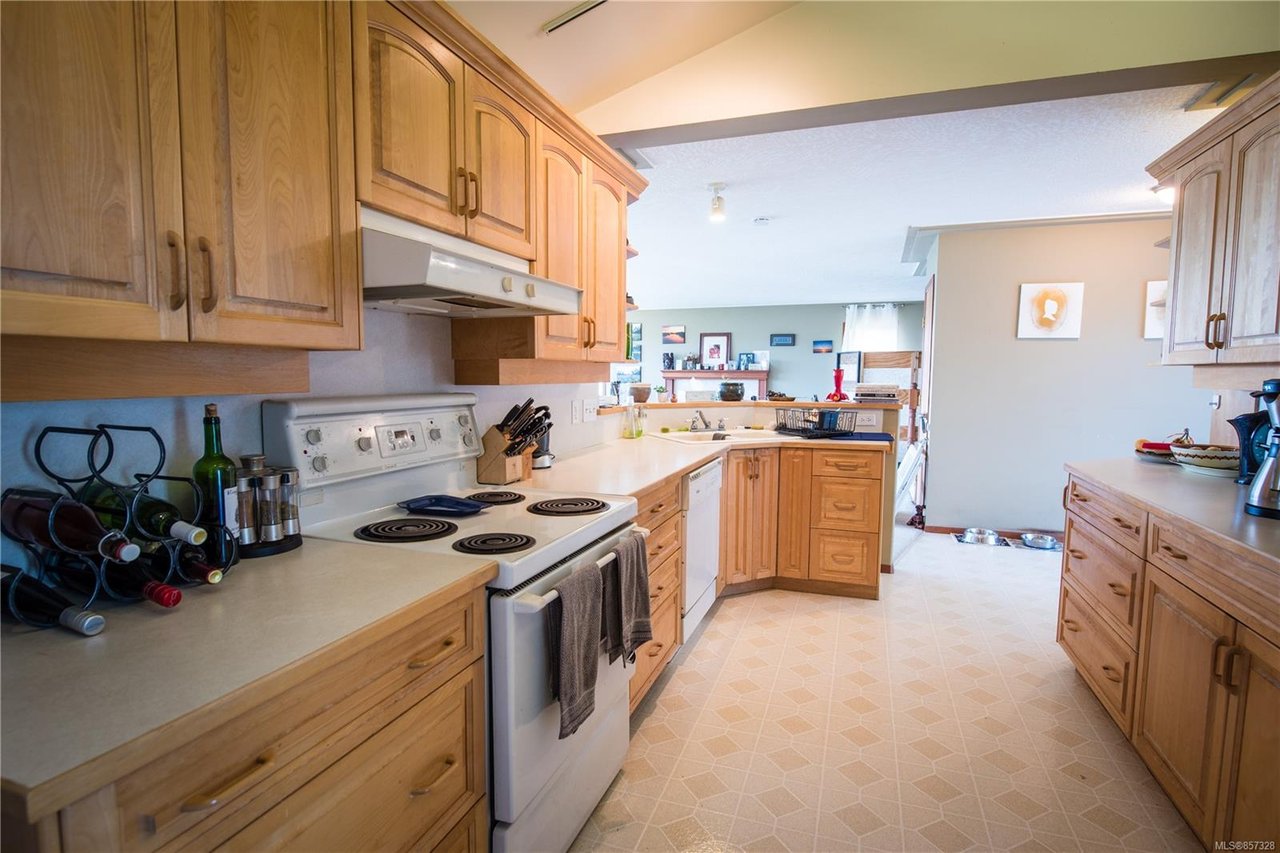 7081 Central Saanich Rd