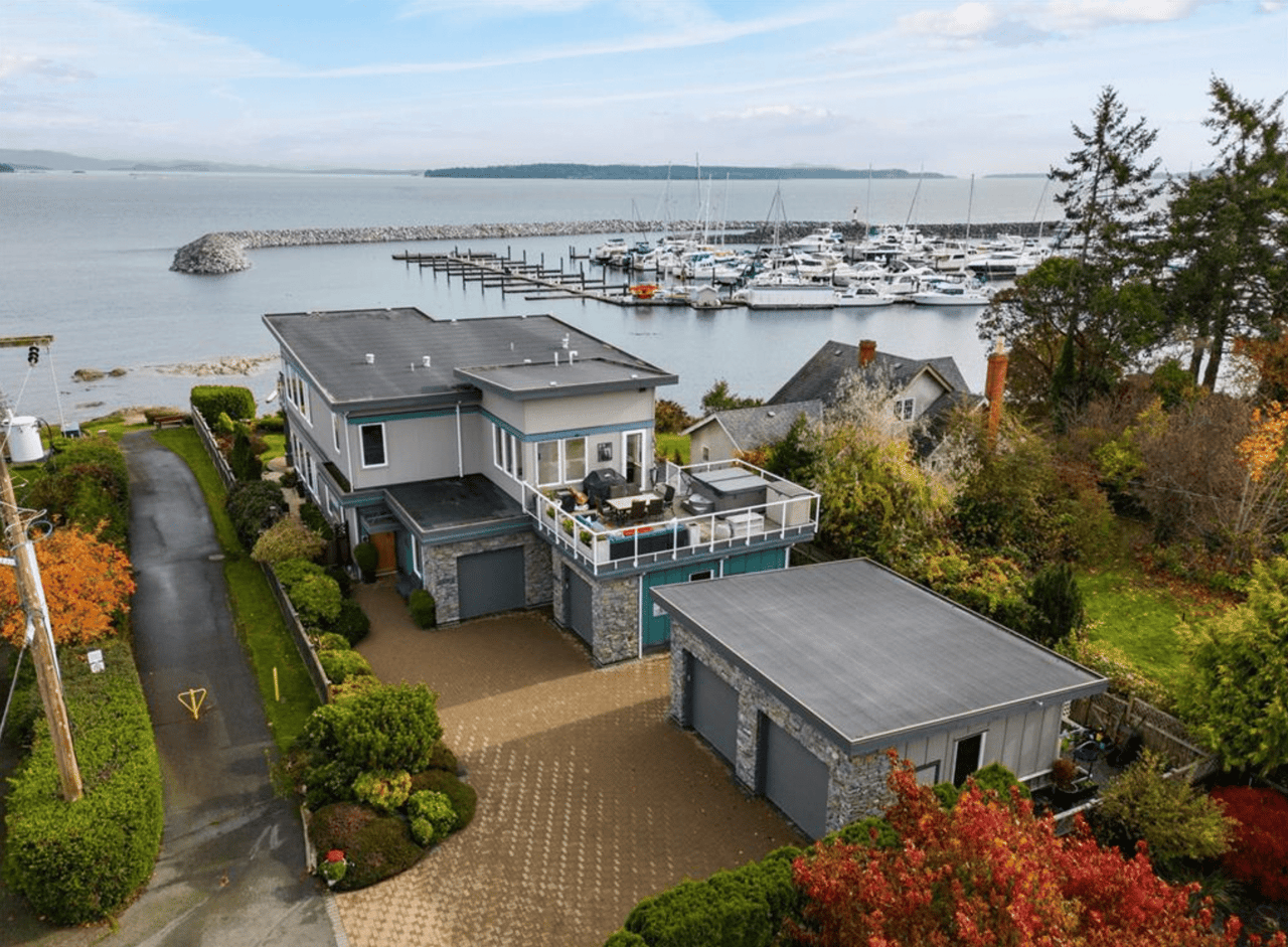 Waterfront in Sidney by the Sea
