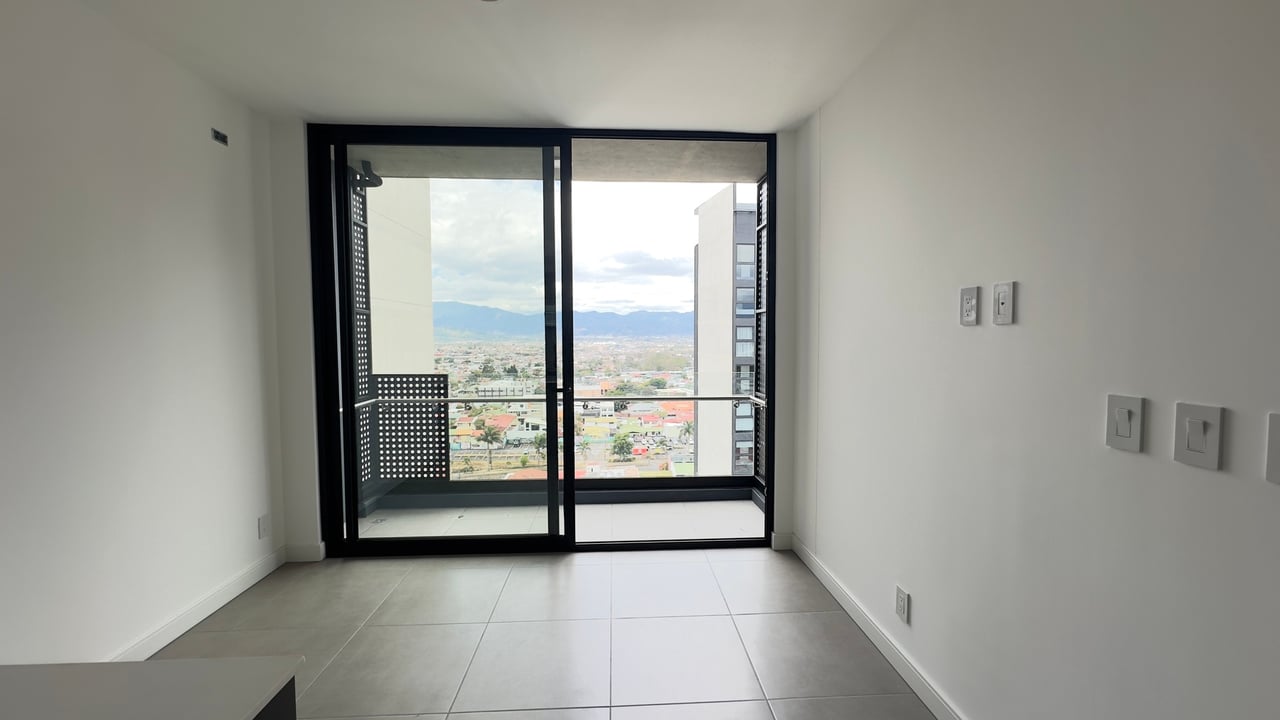 High Floor City View Condo, San Jose