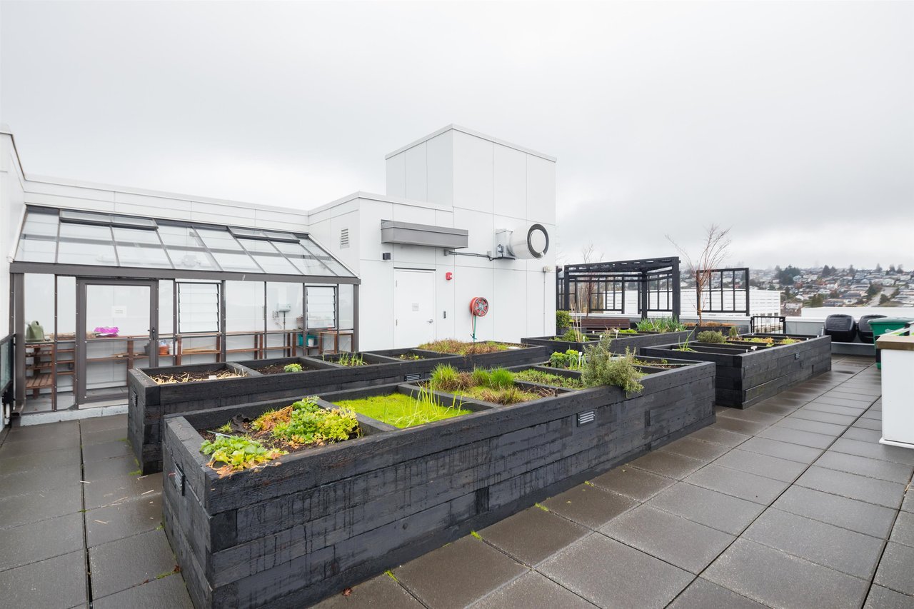 402-4477 Hastings St