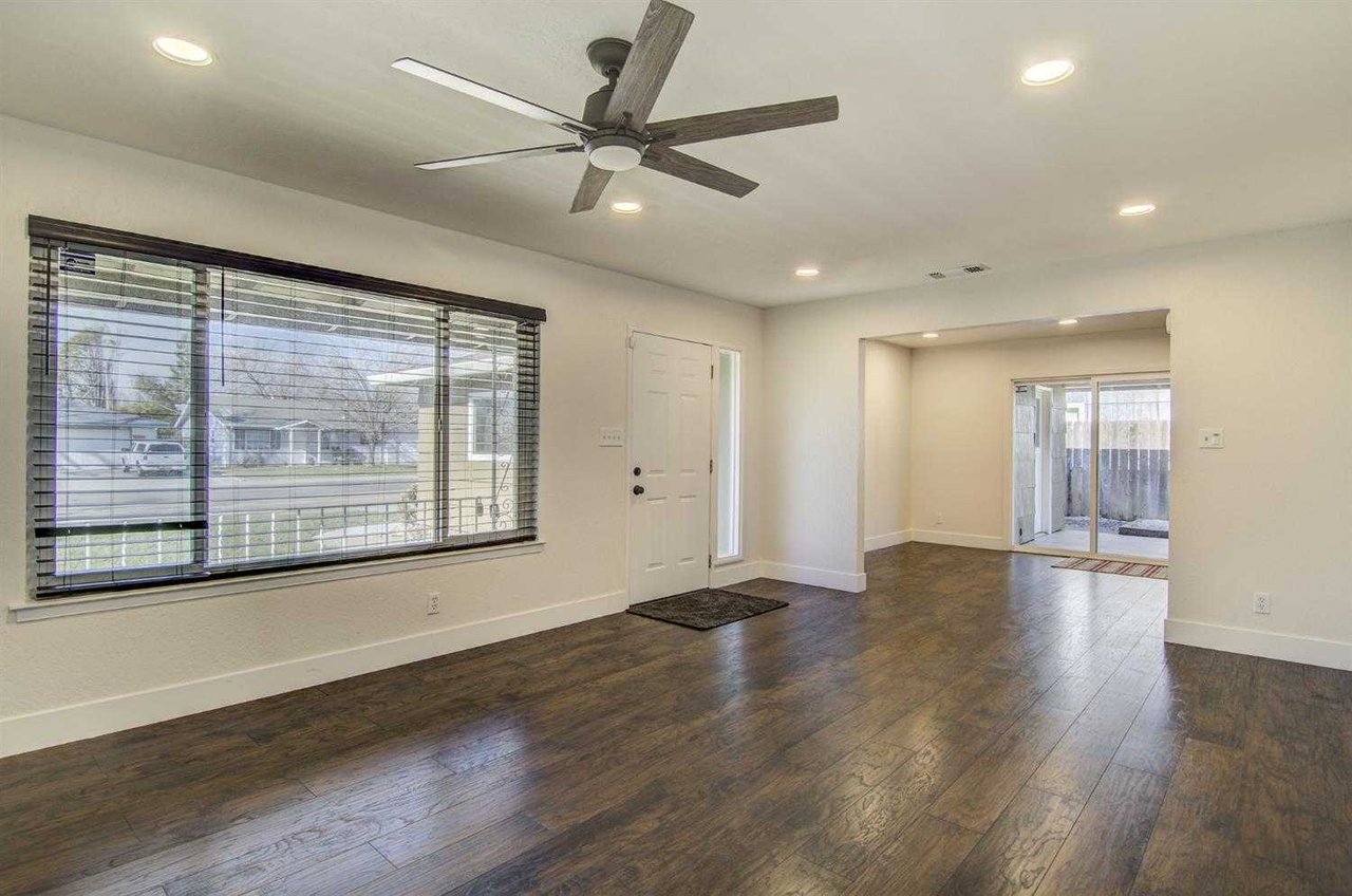 4704 Oakhollow Drive