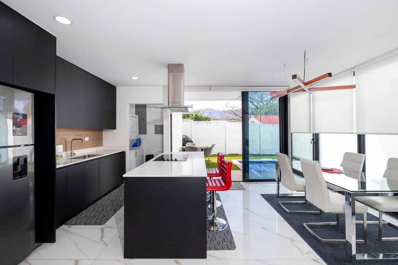 Private Pool Turnkey Condo, Santa Ana, San Jose