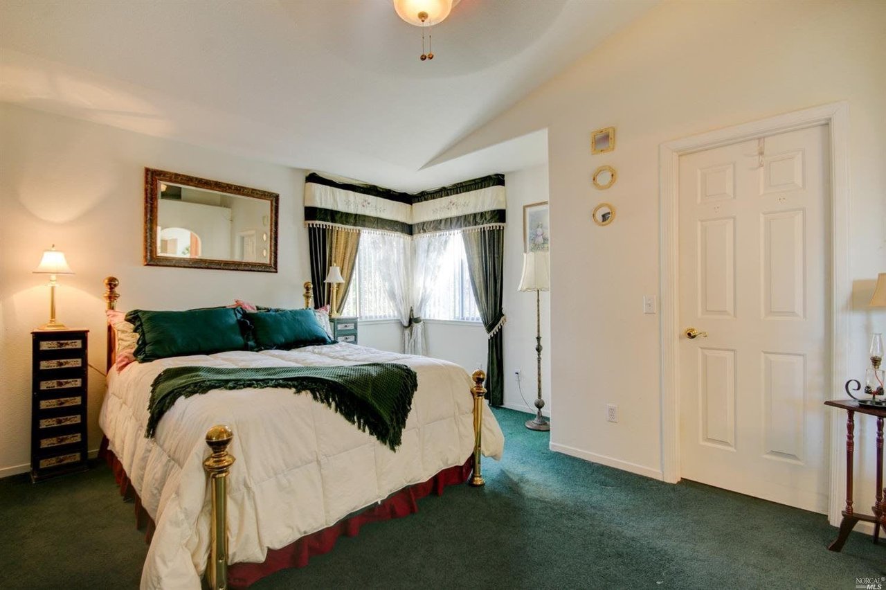236 Belfiore Ln