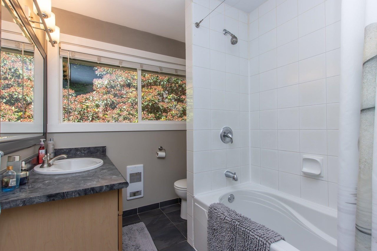 40537 N Highlands Wy