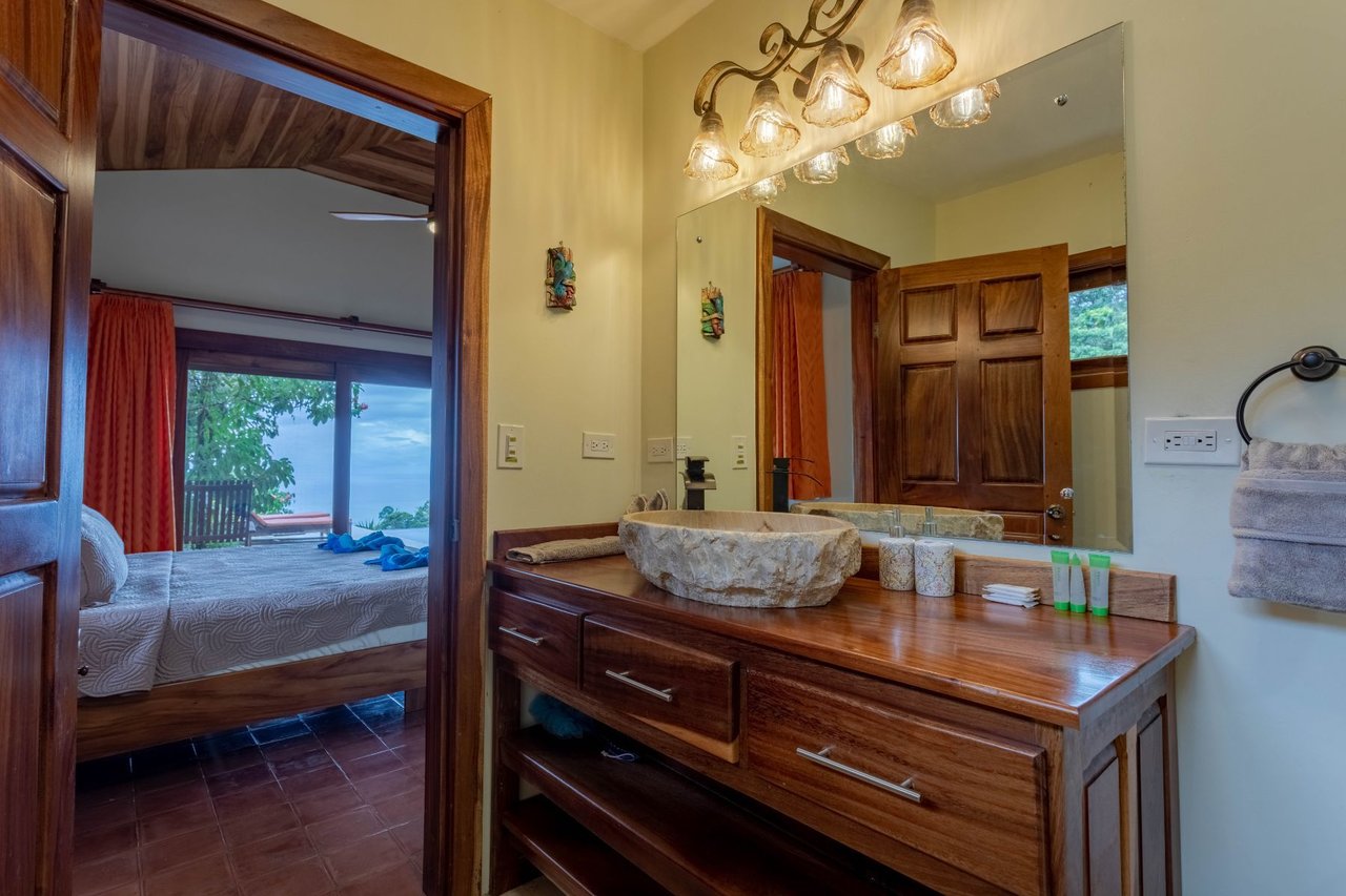 Solar Powered Ocean View Estate, Dominical, Puntarenas