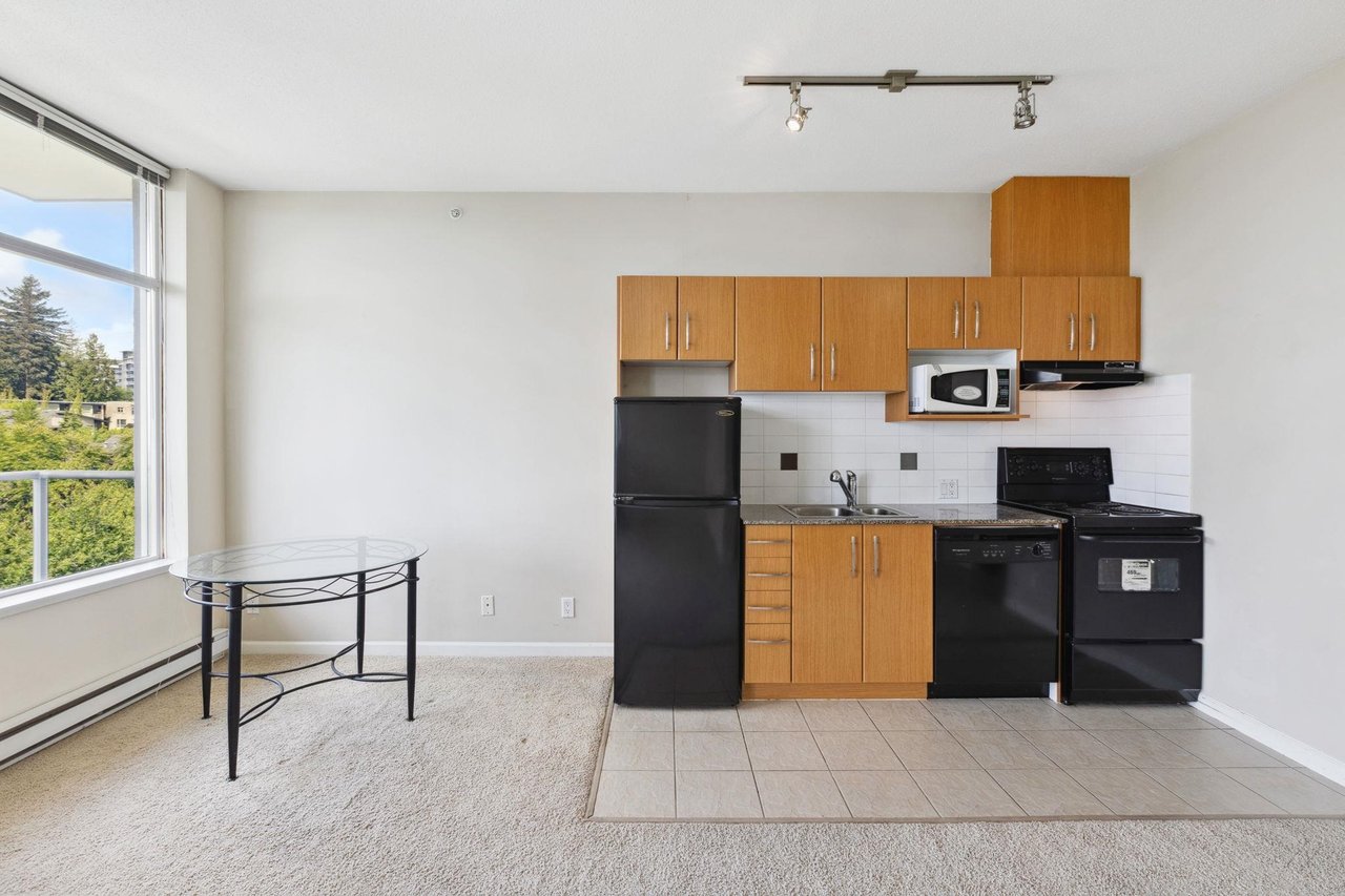 606-9288 University Cres