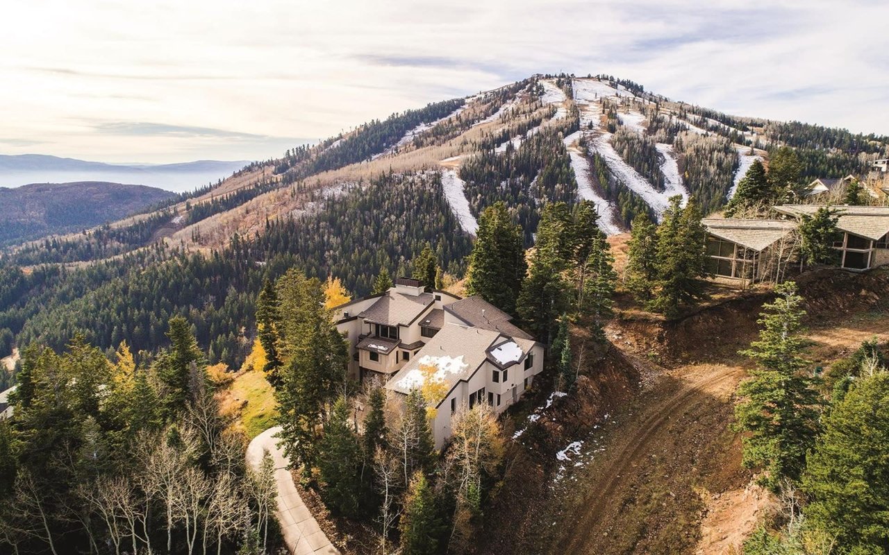 THE ALLURE OF APRÈS SKI