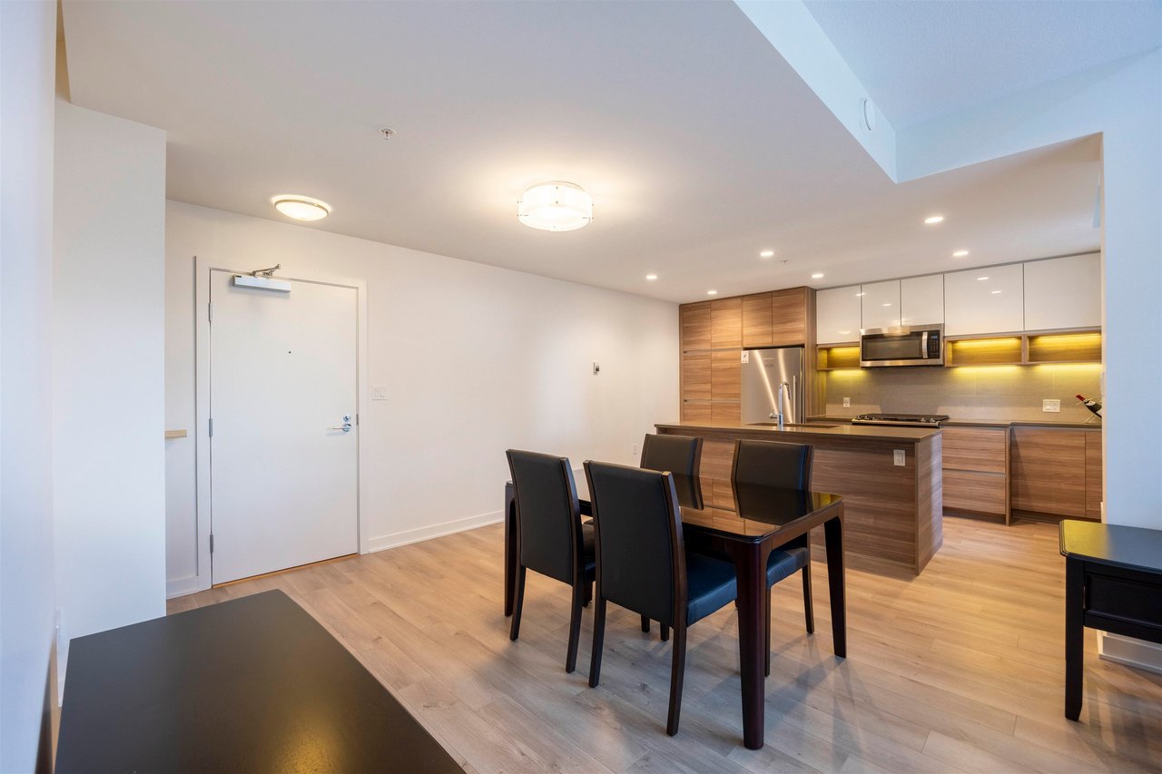112-8850 University Cres
