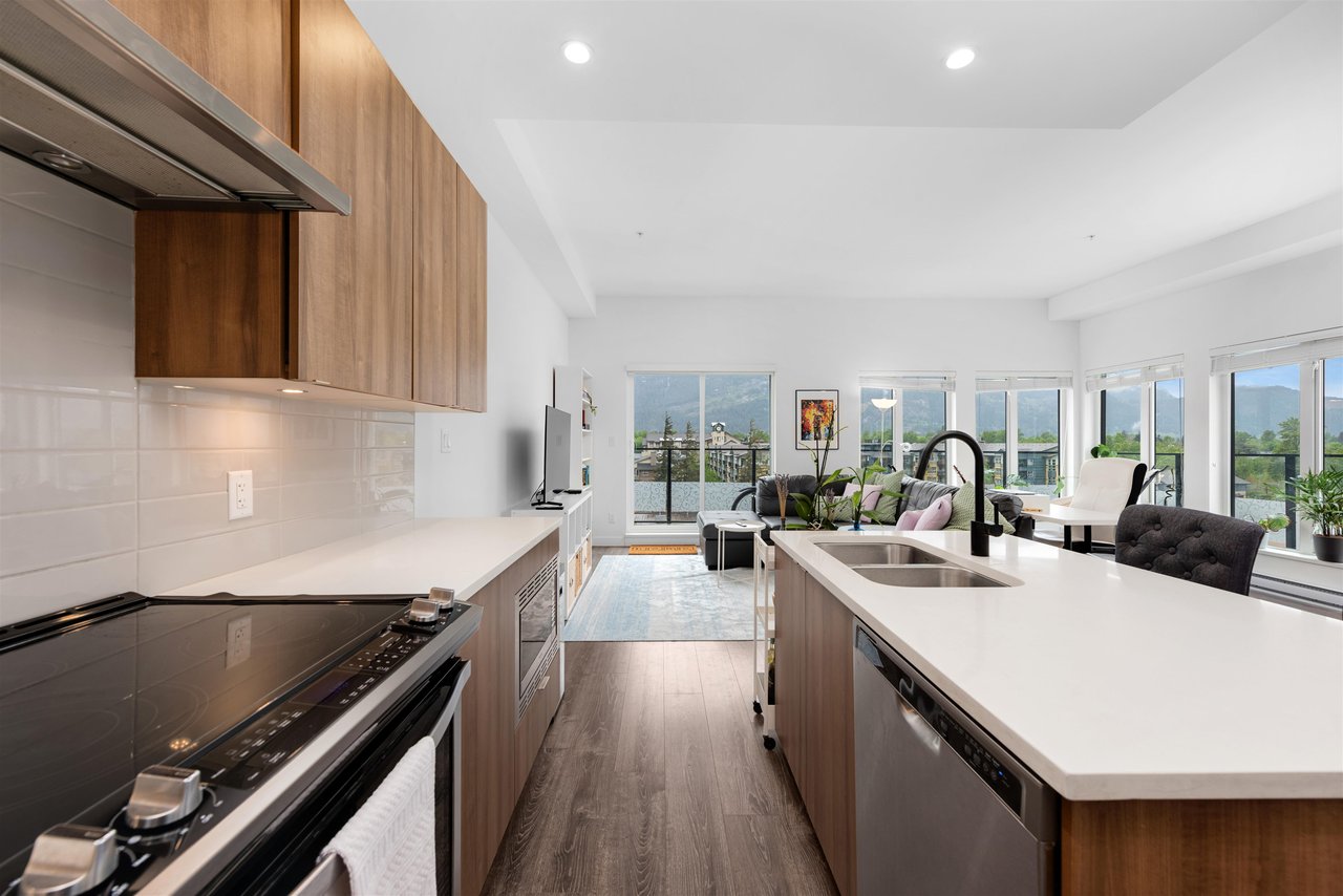 606-1365 Pemberton Ave