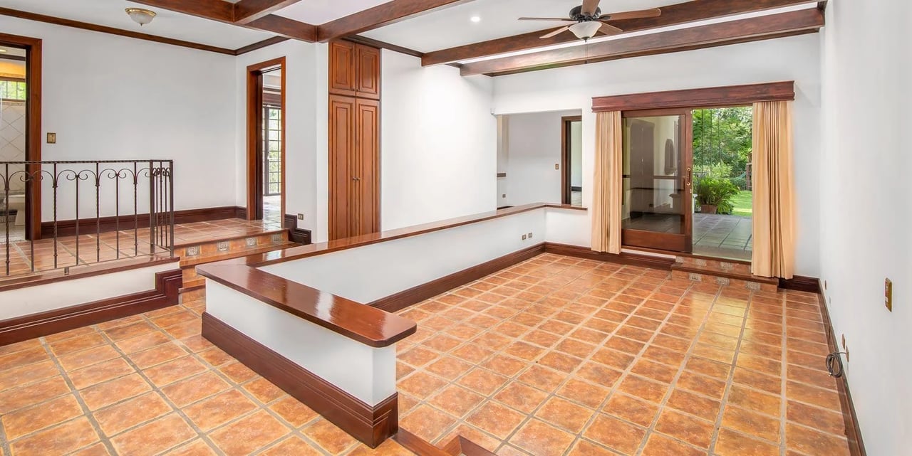 Spanish Colonial Golf Villa, Santa Ana, San Jose