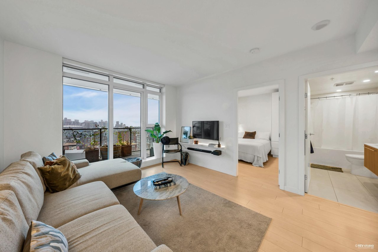 1212-285 E 10th Ave