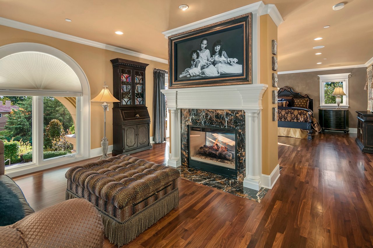 Clyde Hill Villa 