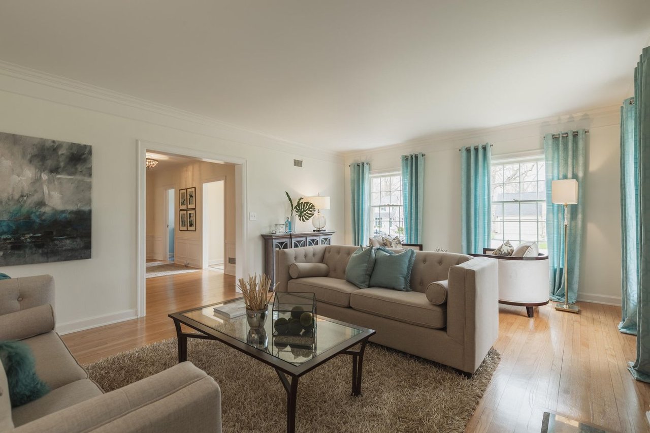 411 Daphne Rd, Fox Point