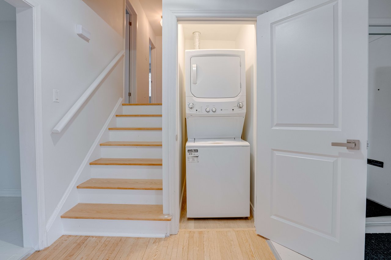 25 Karen Rd Unit: Upper