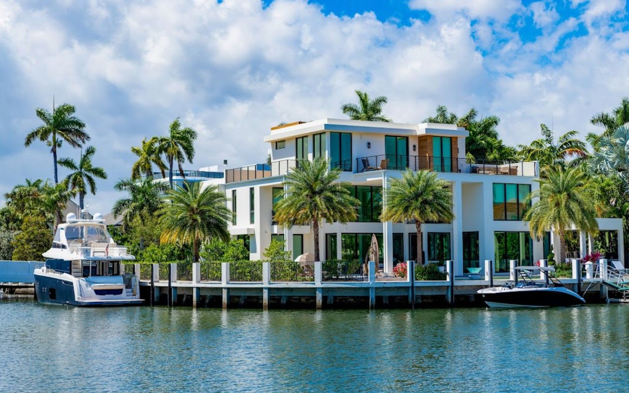 Discover Miami's Finest Beachfront Properties: A Guide to Exquisite Homes Along the Coastline