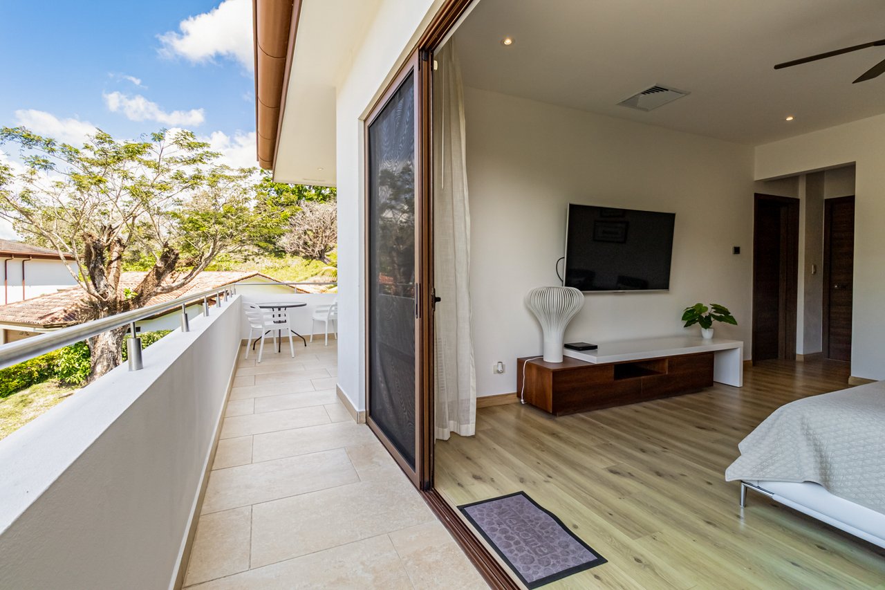 Contemporary Private Pool Villa, Jaco, Puntarenas